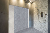 Lámina autoadhesiva ECODRY50 TACK instalada en un baño